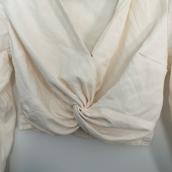 Abercrombie Cream Twist Front Cropped Collar Blouse - Picture 3 of 4
